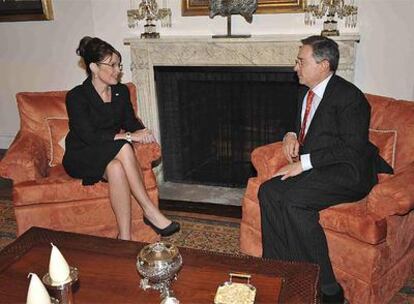 Sarah Palin y Álvaro Uribe durante su reunión en Nueva York