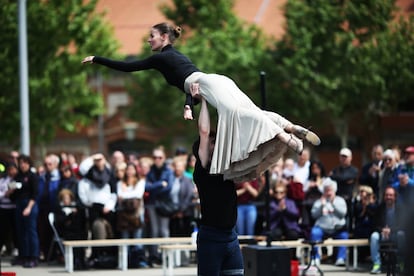 Unos bailarines, en un momento del ensayo.