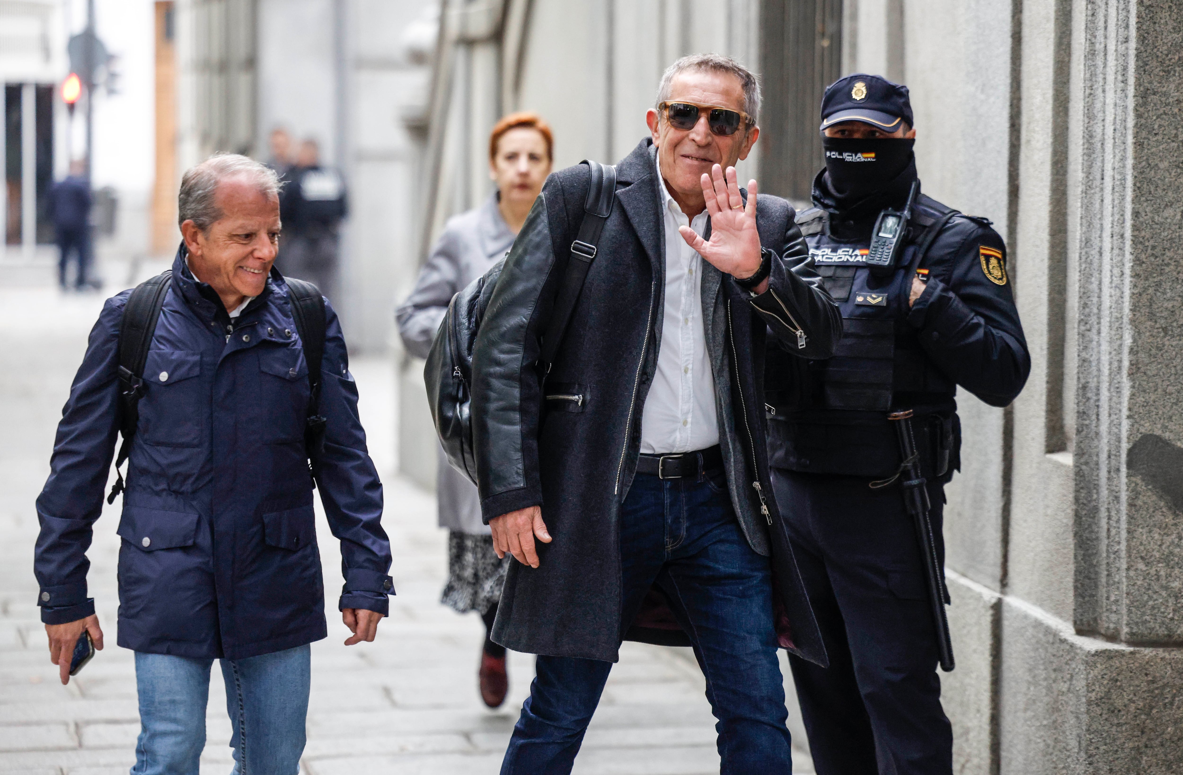 El periodista que reveló el correo del novio de Ayuso exculpa al fiscal