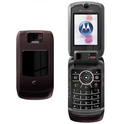 Conexión Bluetooth, cámara de dos megapíxeles, MP3 y tecla de vídeollamada. El teléfono de Motorola V3x, de tercera
generación (3G), se zambulle en la categoría de teléfonos que buscan satisfacer todas las necesidades del cliente. Entre sus servicios se encuentra la identificación de la llamada por foto y el altavoz para llamadas manos libres.