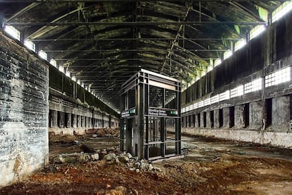 Instalación de Alfonso Batalla en el pabellón español.