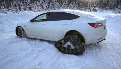 Tesla Model 3 en a nieve.