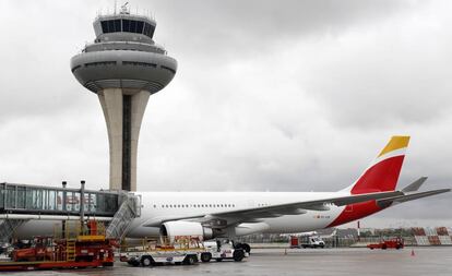 Avión de Iberia en el aeropuerto madrileño de Barajas.