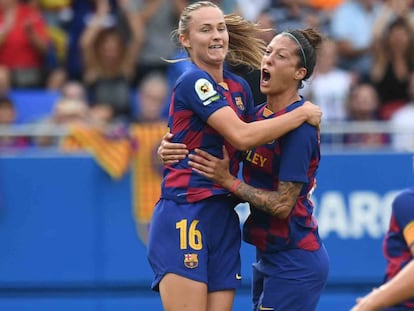 Graham Hansen y Jenni Hermoso celebran un gol del Barcelona.