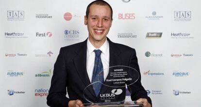 Raúl Campos Folgado con el premio.