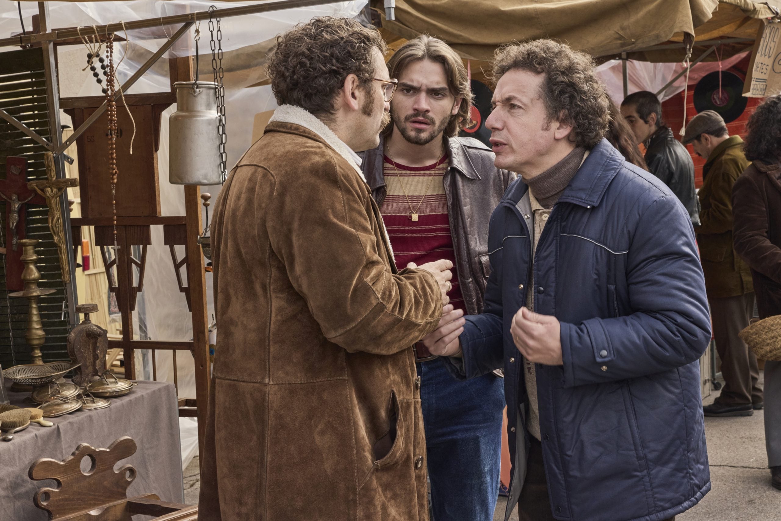 Raúl Arévalo, Gabriel Guevara y Vito Sanz, en 'Por cien millones'.