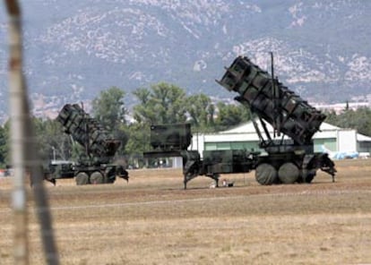 Lanzaderas de misiles en la base aérea que se encuentra junto a la Villa Olímpica.