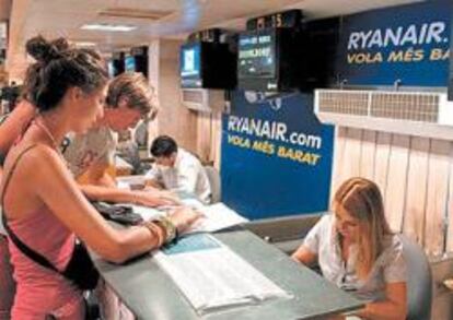 Aviación Civil y Bruselas analizan la amenaza de Ryanair de anular billetes