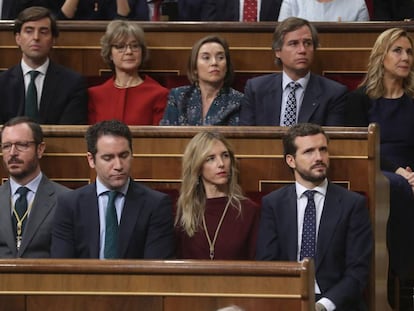 El líder del PP, Pablo Casado, y otros diputados populares, durante la inauguración de la XIV Legislatura en el Congreso. 