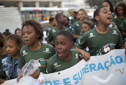 Além de várias mães de jovens mortos pela polícia, o ato desta segunda teve a participação de dezenas de crianças. Pediam paz e reivindicavam um futuro para si mesmos.