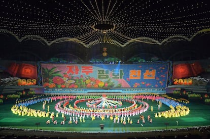 El Festival Arirang ha abierto sus puertas este lunes en Corea del Norte para conmemorar el 60ª aniversario de la firma del armisticio con Corea del Sur que puso fin a la guerra entre ambos países.