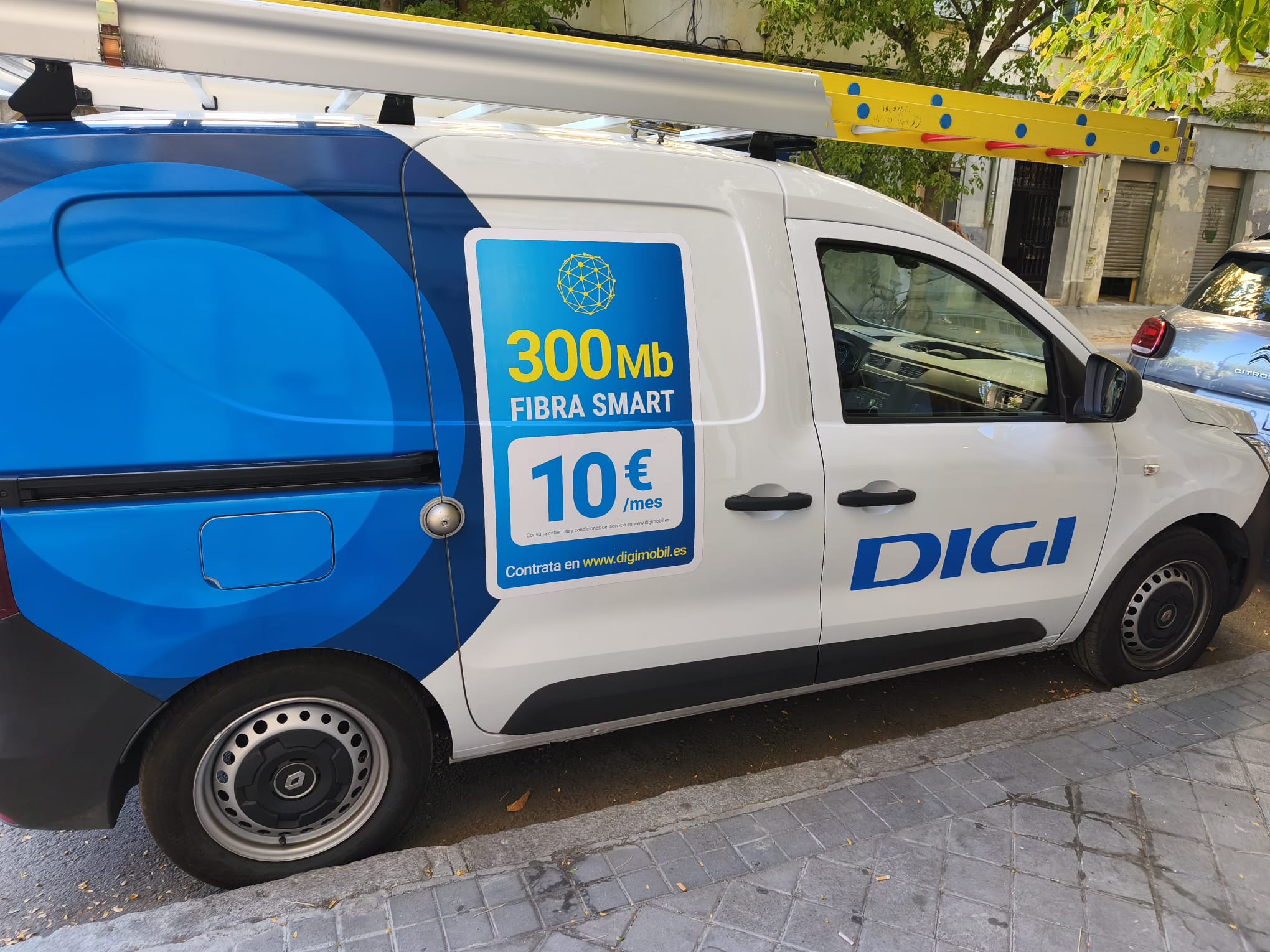 Una furgoneta de instlación de Digi.