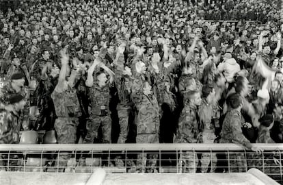 Soldados de las fuerzas de paz, en el concierto en Sarajevo, en una imagen de la web de U2.