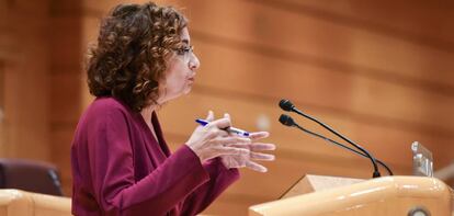 La ministra de Hacienda, María Jesús Montero, en el Senado.