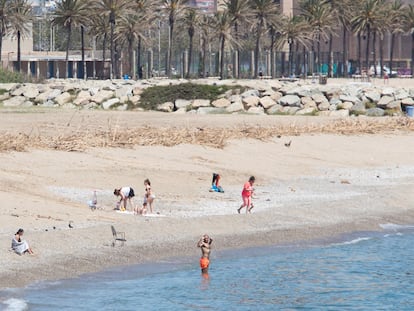 Praia de Sant Adrià de Besòs, município vizinho a Barcelona, nesta quinta-feira, 7 de maio.