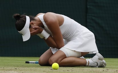 Garbiñe Muguruza celebra su victoria ante Venus Williams.