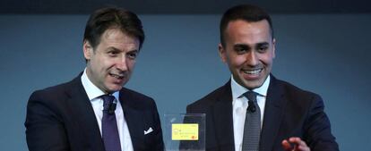 El primer ministro italiano, Giuseppe Conte, y el viceprimer ministro Luigi Di Maio.