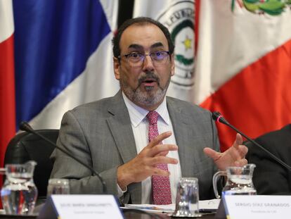 El presidente del CAF Banco de Desarrollo de América Latina y el Caribe, Sergio Díaz Granados, en un encuentro celebrado en Uruguay.