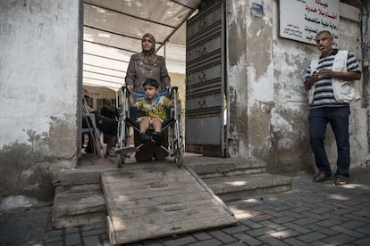 Los bombardeos causaron la destrucción masiva de edificios e infraestructuras y dejaron tras de sí un balance de víctimas desolador: más de 2000 muertos, de los que una cuarta parte eran niños, a los que hay que sumar unos 10.000 heridos.