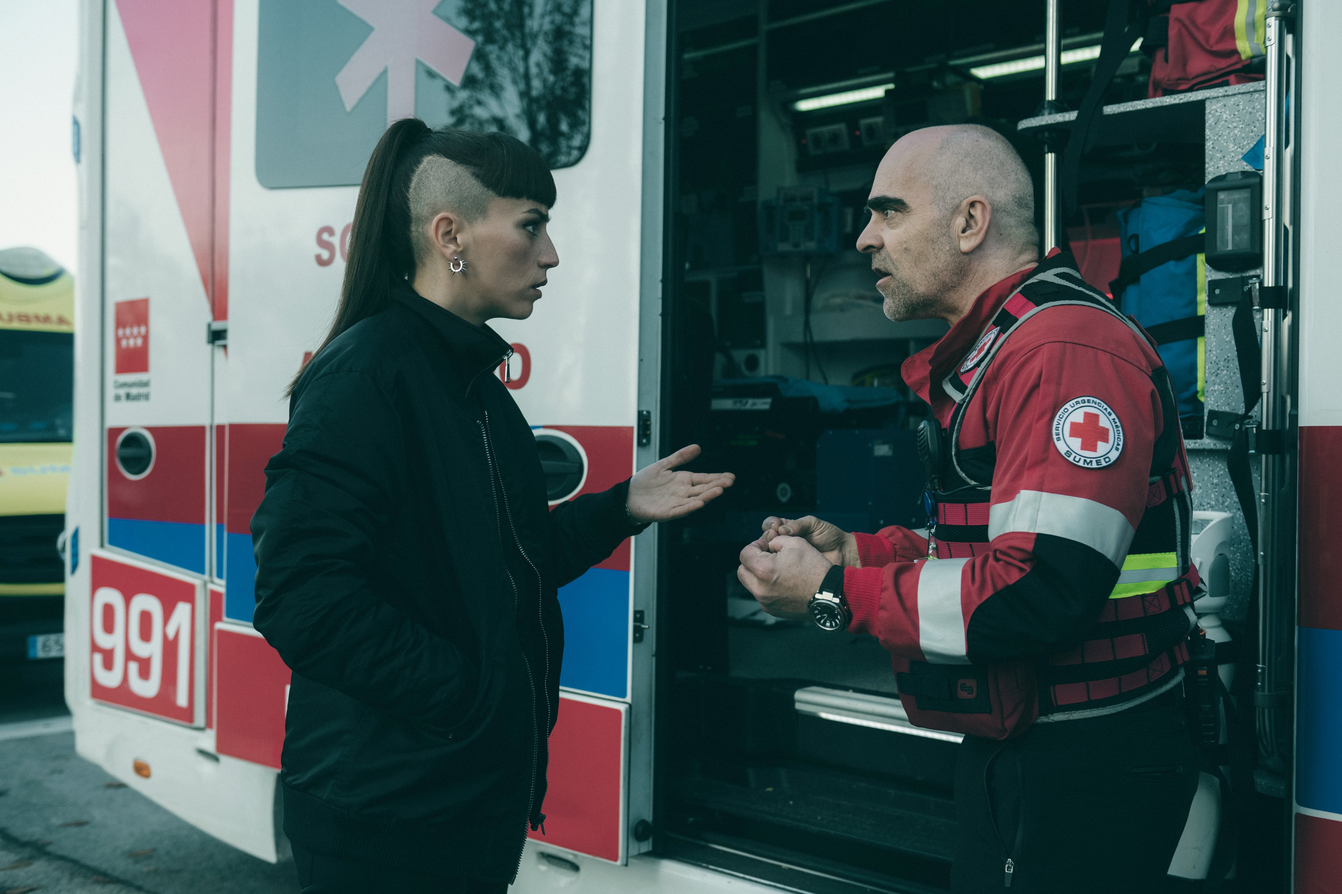 Claudia Salas y Luis Tosar, en una imagen de la serie 'Salvador'.