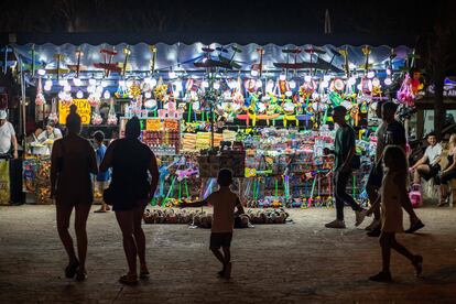 Uno de los puestos de la Feria de El Palo, una sencilla verbena popular.