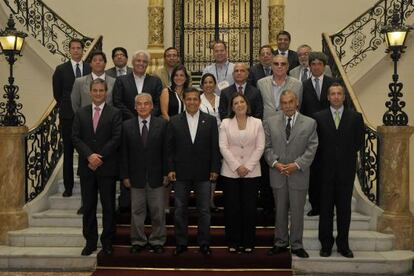 Humala em reunião com diretores de veículos.