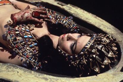 Valerie Leon com la princesa Tera a "Blood from the Mummy's Tomb" (1971), de la Hammer.