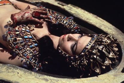 Valerie Leon com la princesa Tera a "Blood from the Mummy's Tomb" (1971), de la Hammer.