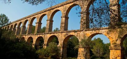 El acueducto Pont del Diable, del siglo I.