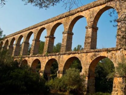 El acueducto Pont del Diable, del siglo I. 