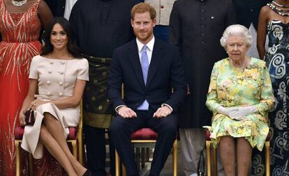 Meghan Markle, Enrique de Inglaterra y la reina Isabel II, en Londres, en 2018.