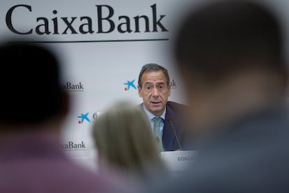 El consejero delegado de CaixaBank, Gonzalo Gortázar, durante la presentación este miércoles de los resultados semestrales.