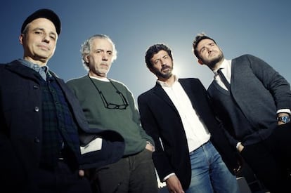 Los cuatro directores que optan a los premios Goya. De izquierda a derecha, Pablo Berger, Fernando Trueba, Alberto Rodríguez y Juan Antonio Bayona, en la azotea de EL PAÍS.