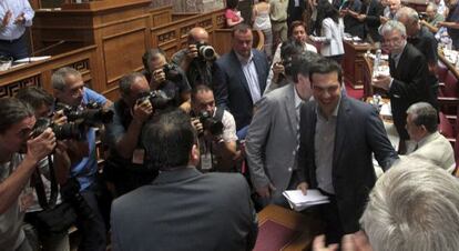 El primer ministro griego, Alexis Tsipras, en la reunión con su grupo parlamentario en Atenas.