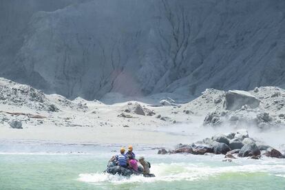 Rescate de los turistas de White Island.