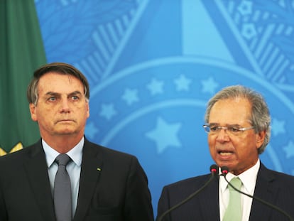 El presidente Bolsonaro (izquierda) y el ministro Guedes en Brasilia este miércoles.