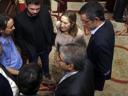La presidenta del Congreso, Ana Pastor, conversa con portavoces parlamentarios.