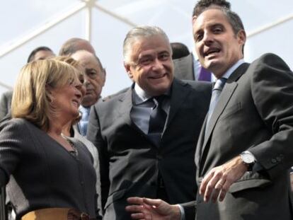 El expresidente Francisco Camps, junto a Bel&eacute;n Juste y Alberto Catal&aacute;, en Feria Valencia en 2009.