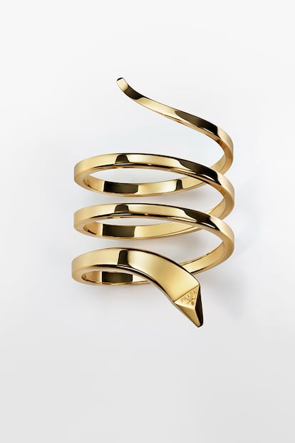 Bracelete con forma de serpiente de la colección «The Eternal Gold» de Prada.