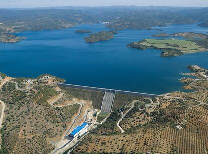 Presa La Breña II, en Almodóvar del Río (Córdoba), obra de Viguecons.