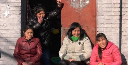 Un grupo de mujeres inmigrantes del barrio de Heiqiaocun.