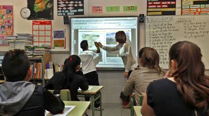Una clase en el colegio público Juan XXIII de Torrent, perteneciente a la Red de Centros Inteligentes de la Comunidad Valenciana.