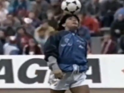 Maradona durante o aquecimento na Alemanha, que se tornaria um dos momentos mais célebres de sua carreira