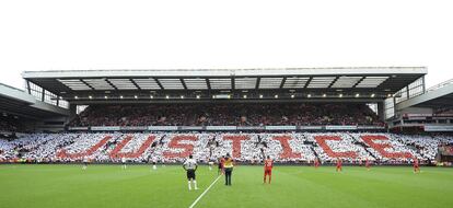 La palabra "Justicia" preside una de las tribunas de Anfield.