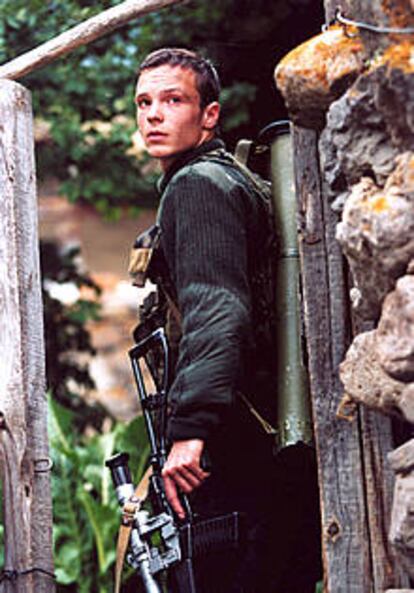 Iván (Alexéi Chádov), en un fotograma de la película <b><i>Voiná</b></i> <b><i>(La guerra).</b></i>