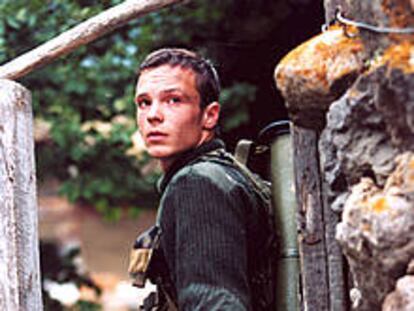 Iván (Alexéi Chádov), en un fotograma de la película <b><i>Voiná</b></i> <b><i>(La guerra).</b></i>