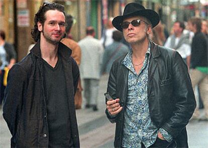 Elliott Murphy, con sombrero, junto a su guitarrista y estrecho colaborador Olivier Durand.