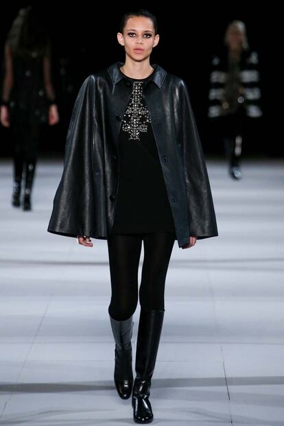 Saint Laurent resucita a Edie Sedgwick en la pasarela