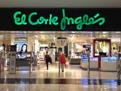 Entrada a la tienda de El Corte Inglés en el centro comercial La Vaguada, en Madrid.