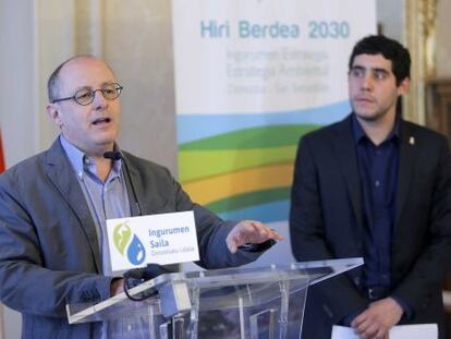 El alcalde de San Sebastián, Juan Karlos Izagirre, este martes durante una rueda de prensa sobre la Estrategia Ambiental del Consistorio.
